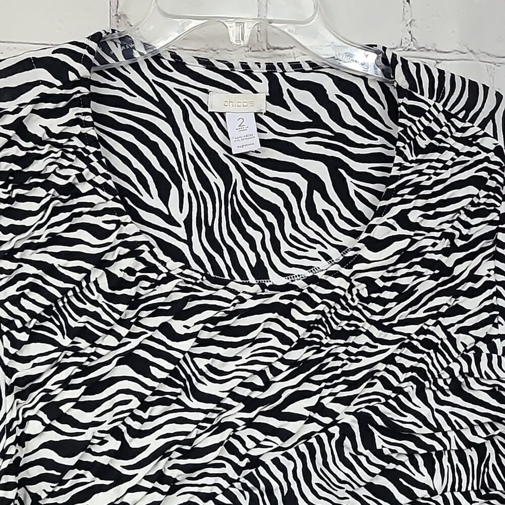 Chico's Zebra Print Ruched Stretch Knit 3/4 Sleeve Top Black White Size 2 Blouse - Picture 3 of 8